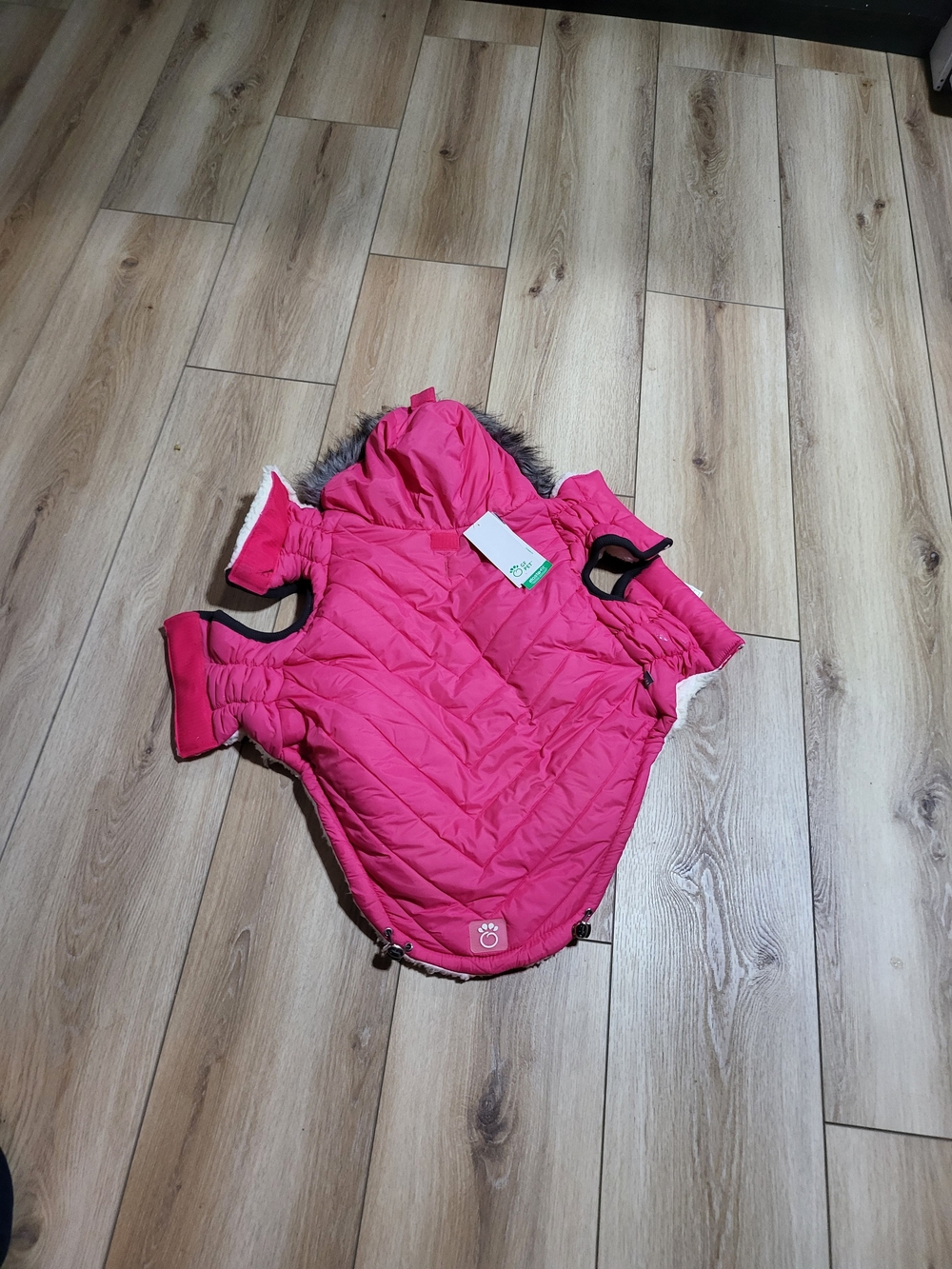 GF PET. winter dog jacket with sporty-meets-sophisticatec style